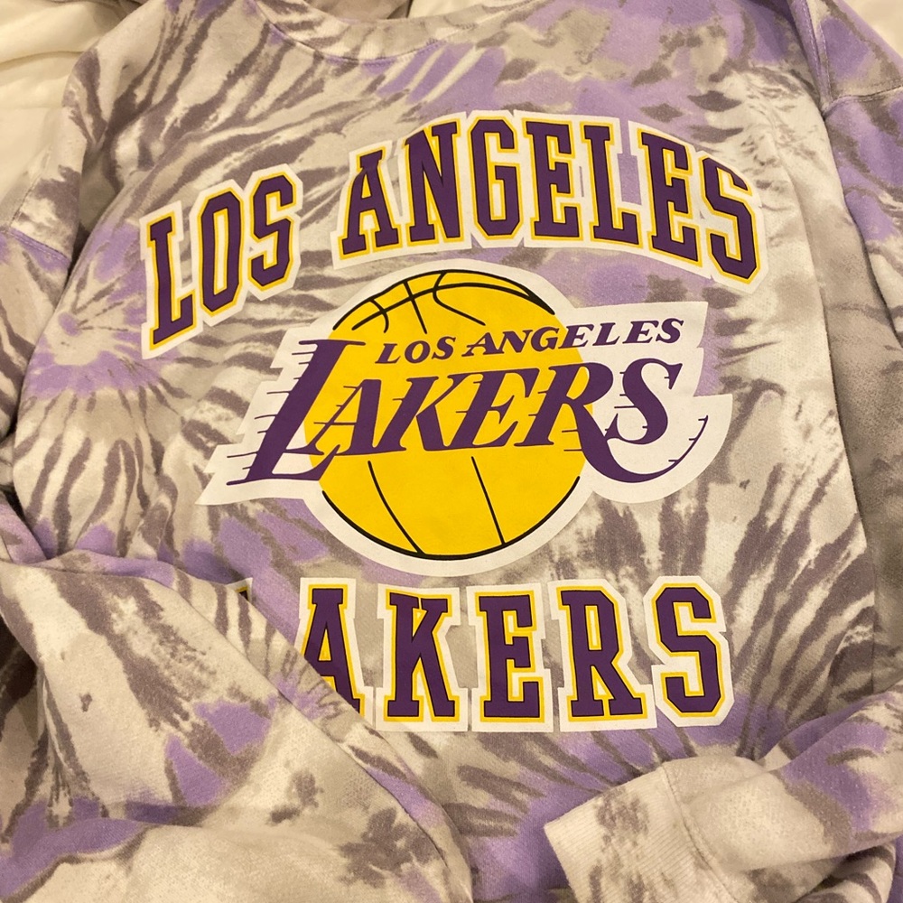 Lakers sweatshirt